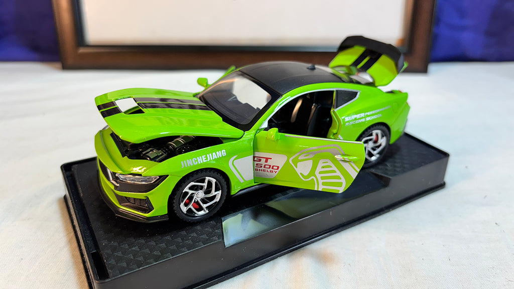 1:32 Scale Ford Mustang Shelby GT500 Die-cast Model Car, Alloy Metal Muscle Car with Opening Doors and Pull-Back Action Realistic Model Gift for Kids, Boys & Diecast Collectors