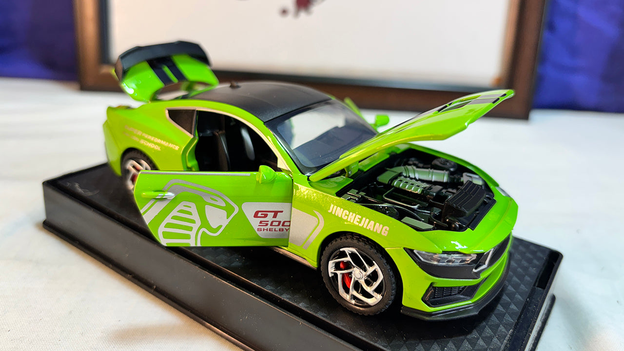 1:32 Scale Ford Mustang Shelby GT500 Die-cast Model Car, Alloy Metal Muscle Car with Opening Doors and Pull-Back Action Realistic Model Gift for Kids, Boys & Diecast Collectors