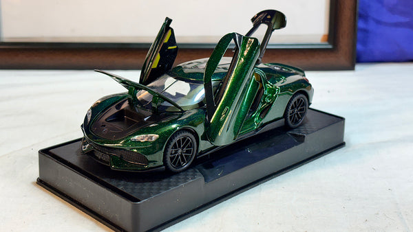 1:32 Scale Koenigsegg Gemera Hybrid Hypercar Die-cast Model, Alloy Metal Car with Opening Doors and Lighting Effects Realistic Model Gift for Kids, Boys & Diecast Collectors