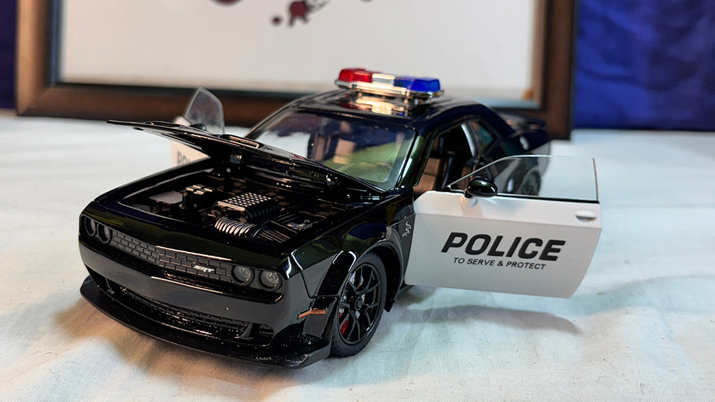 1:24 Scale Interceptor Police Cruiser Alloy Die-cast Model, High-Detail Police Car with Siren Sounds and Flashing LED Lights Realistic Model Gift for Kids, Boys & Diecast Collectors