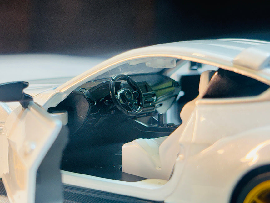 1:34 Scale BMW 3.0 CSL Heritage Edition Die-cast Car, High-Quality Metal Alloy Model for Vintage Car Enthusiasts Realistic Model Gift for Kids, Boys & Diecast Collectors